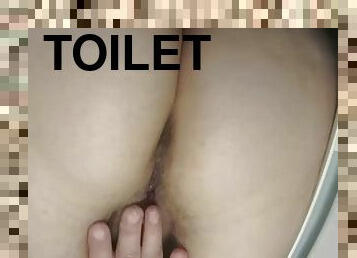 Toilet cam - hairy pussy squirting piss