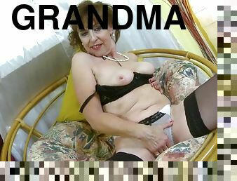 isoäiti, masturbaatio, isoäiti-granny, kiimainen, soolo, kiusaaminen