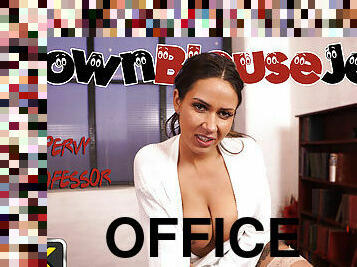 Roxxy Lea in Pervy Professor - DownblouseJerk