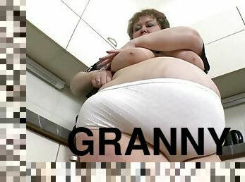 BBW granny polishing her hairy puss on the kitchen floor