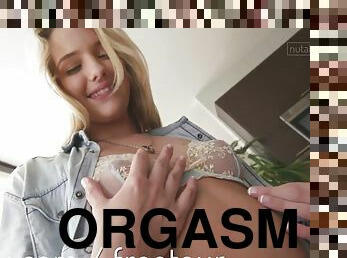 Cute teen makes her pussy with orgasm pulse