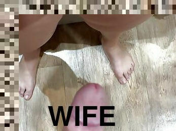 Fucked friend&#039;s wife while her husband is at work.Cum on pussy