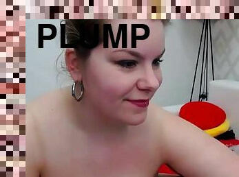 Wet plump slut flashing on live cam