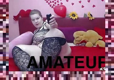 Chubby sexy teen masturbating on live webcam