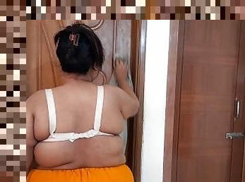 I fucked Indian friends mom priya aunty while cleaning room - Clear Hindi Audio