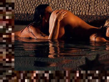 Simony Diamond And Sienna Day Enjoy An Erotic Night In A Hot Tub - Bang