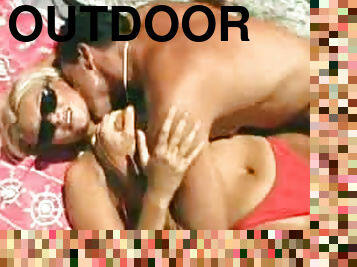 Outdoors on a sunny day and going anal