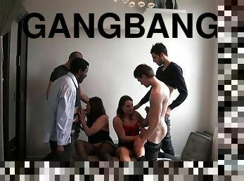 Jessica bitch une copine en gangbang