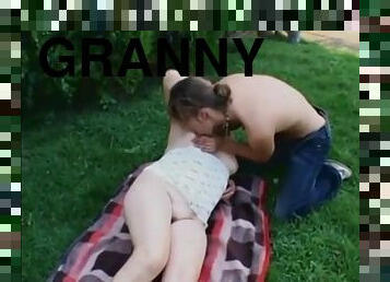 karvainen, ulkotiloissa, mälliotos, isoäiti-granny, unkarilainen