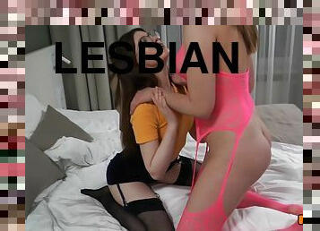 росіянка, лесбіянка-lesbian, підліток, іграшка, панчохи, жіноча-білизна, брюнетка, маленькі-цицьки