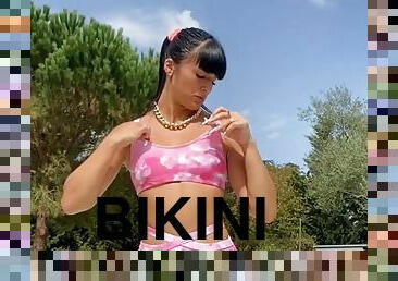 bikini, brinete