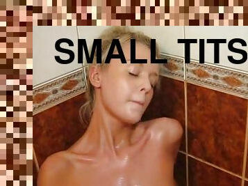 Blonde gal masturbating in the tub