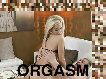 Gorgeous blonde Nesty gets fucking orgasm