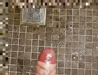 Quick masturbation in the gym showers