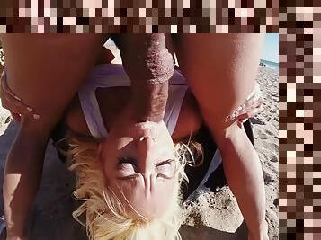 Bootylicious blondie fesser riding a big dick at a beach