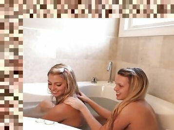 Lesbian Teens Bathing Get Wet