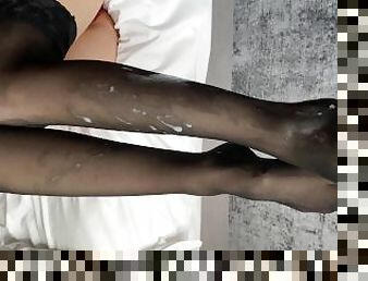 gros-nichons, masturbation, collants, fellation, ejaculation-sur-le-corps, milf, black, pieds, secousses, bas