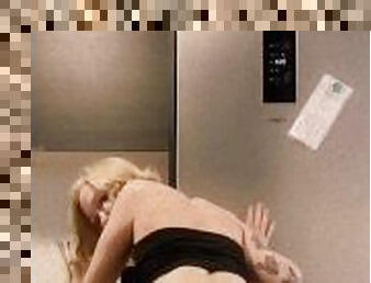 Tattooed Blonde Slut Nude Twerking