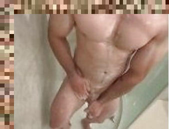 Hot bath with a muscular fit