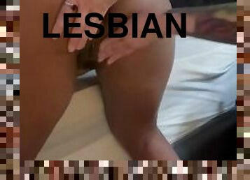 posisi-seks-doggy-style, muncrat, diikatkan-pada-tubuh, amatir, berkulit-hitam, lesbian-lesbian