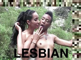 אורגזמה, בחוץ, הובנה, בין-גזעי, לסבית-lesbian, יער, שחרחורת, ציצים-קטנים