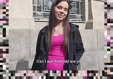 Amateur teen found on the streets agrees to have sex