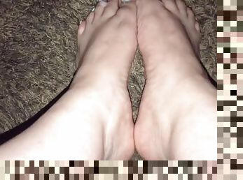 Latina gets her sexy feet covered in cum