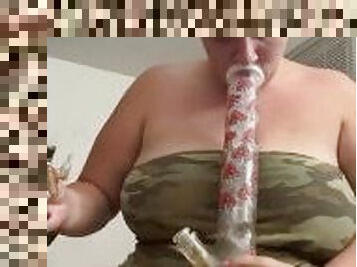 Smoke sesh pants-less curvy milf