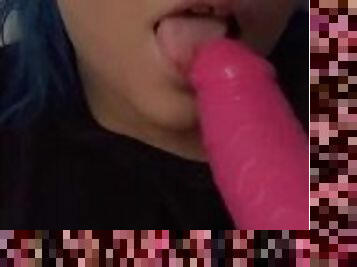 Teen bbw SLUT fucks her pussy with her toy cock & licks her cum off it ????????