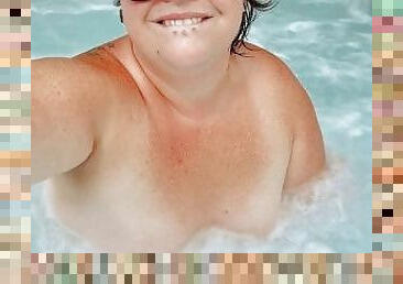 BBW caught masterbating in Hot Tub