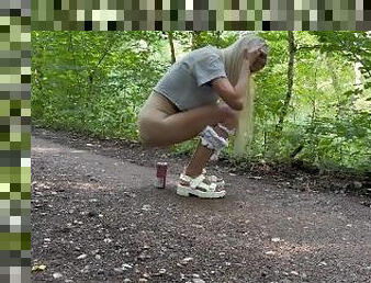 en-plein-air, pisser, public, maigre, amateur, blonde, forêt, clignotant