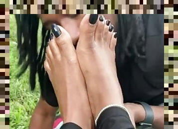 FOOT  WORSHIP OF THE FEET  FEMALE DOMINATION  FEET  DOMINATION  HUMILIATION  WORK WITH THE FEET