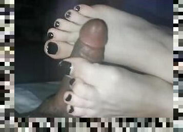 paja con los pies footjob mi novia me masturba rico con los pies