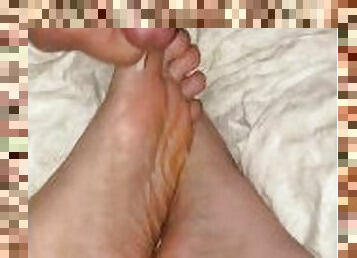 Cum on wife's soles