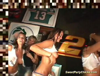 Sweet party chicks dancing wet